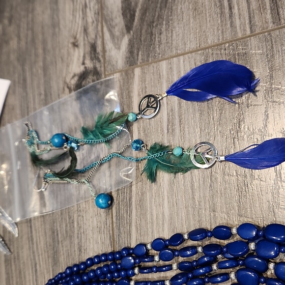 12 pc. JEWELRY LOT Earrings, neclaces,& bracelets blue gold & silver tones - Picture 3 of 12